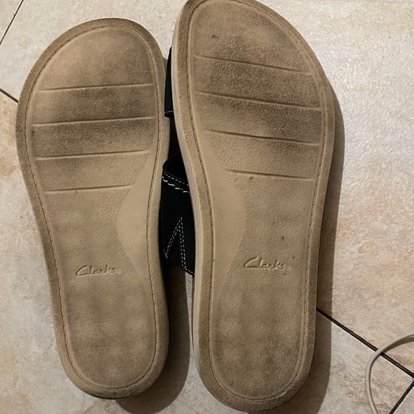 Clarks Women's Black and Brown Sandals - Picture 2 of 3